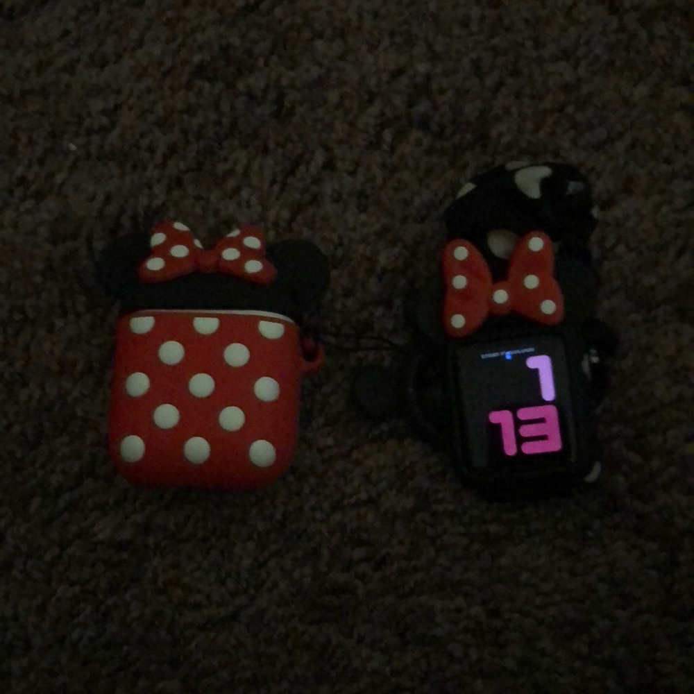 A Apple Watch and iPad